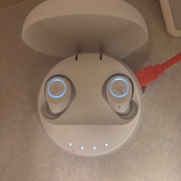 JBL wireless ear buds. New in box-in original box with instructions, charger - Picture 3 of 12